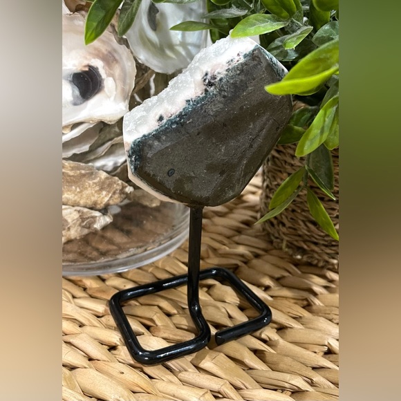 Quartz on a stand - Picture 6 of 15